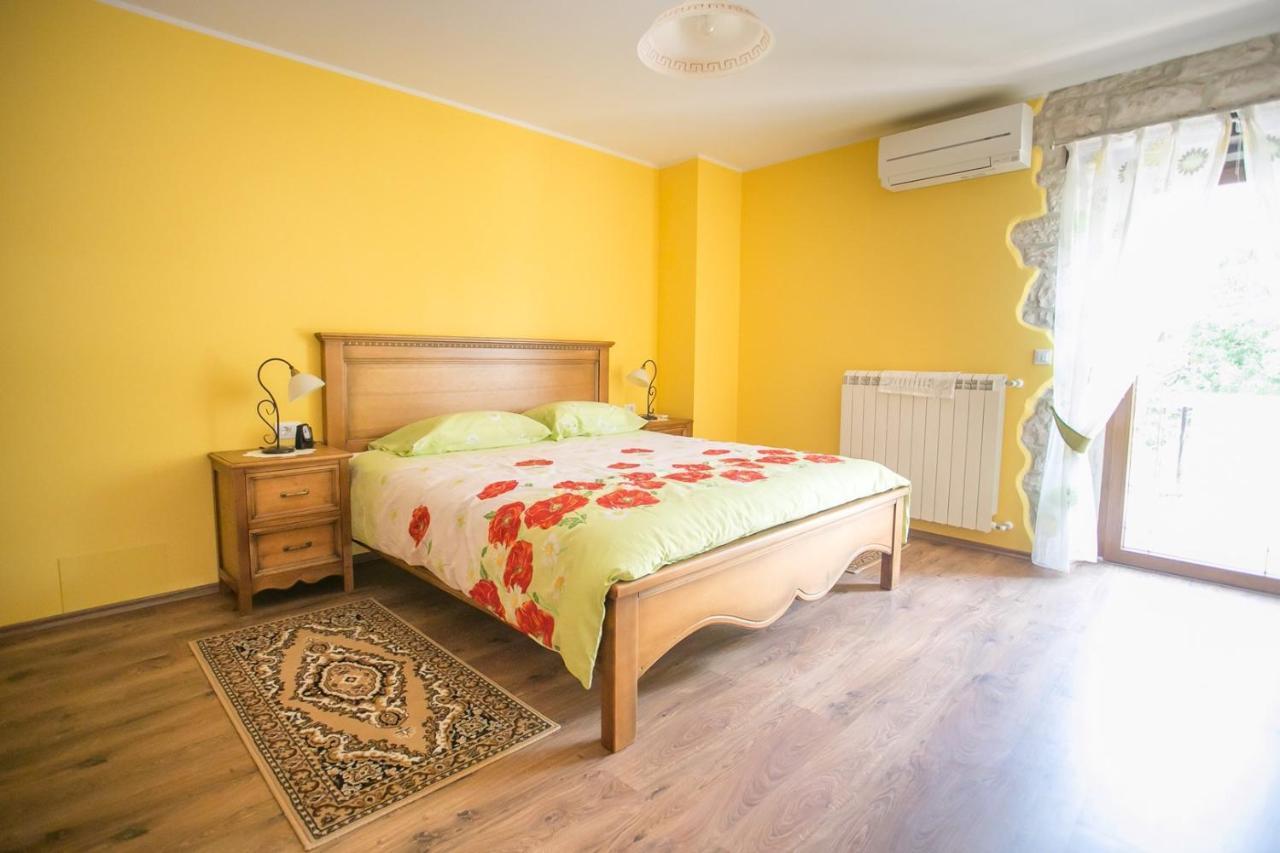 Holiday Home Mendula Tinjan Extérieur photo